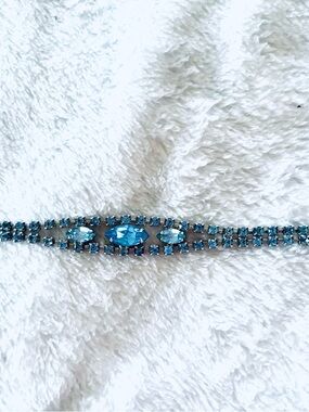 Elegant Blue Stones Bracelet 7”